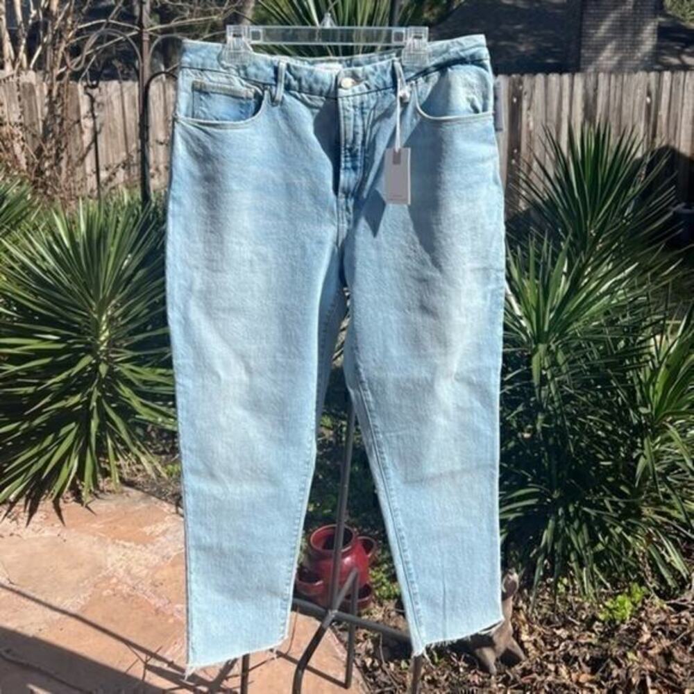 New ▶️ Good American ◀️ Good Legs . Straight leg jeans